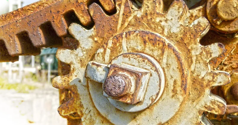 Les synergies concrètes : comment le paid amplifie l'earned et l'owned convertit le reste